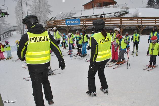 Policjanci o bezpieczeństwie na stoku