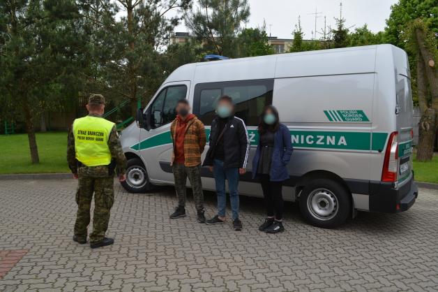 Funkcjonariusze z Podlaskiego OSF zatrzymali cudzoziemców, którzy nielegalnie przekroczyli granicę polsko-litewską.